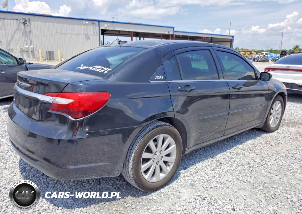 2013 Chrysler 200 Touring VIN:1C3CCBBB8DN713823 - 3