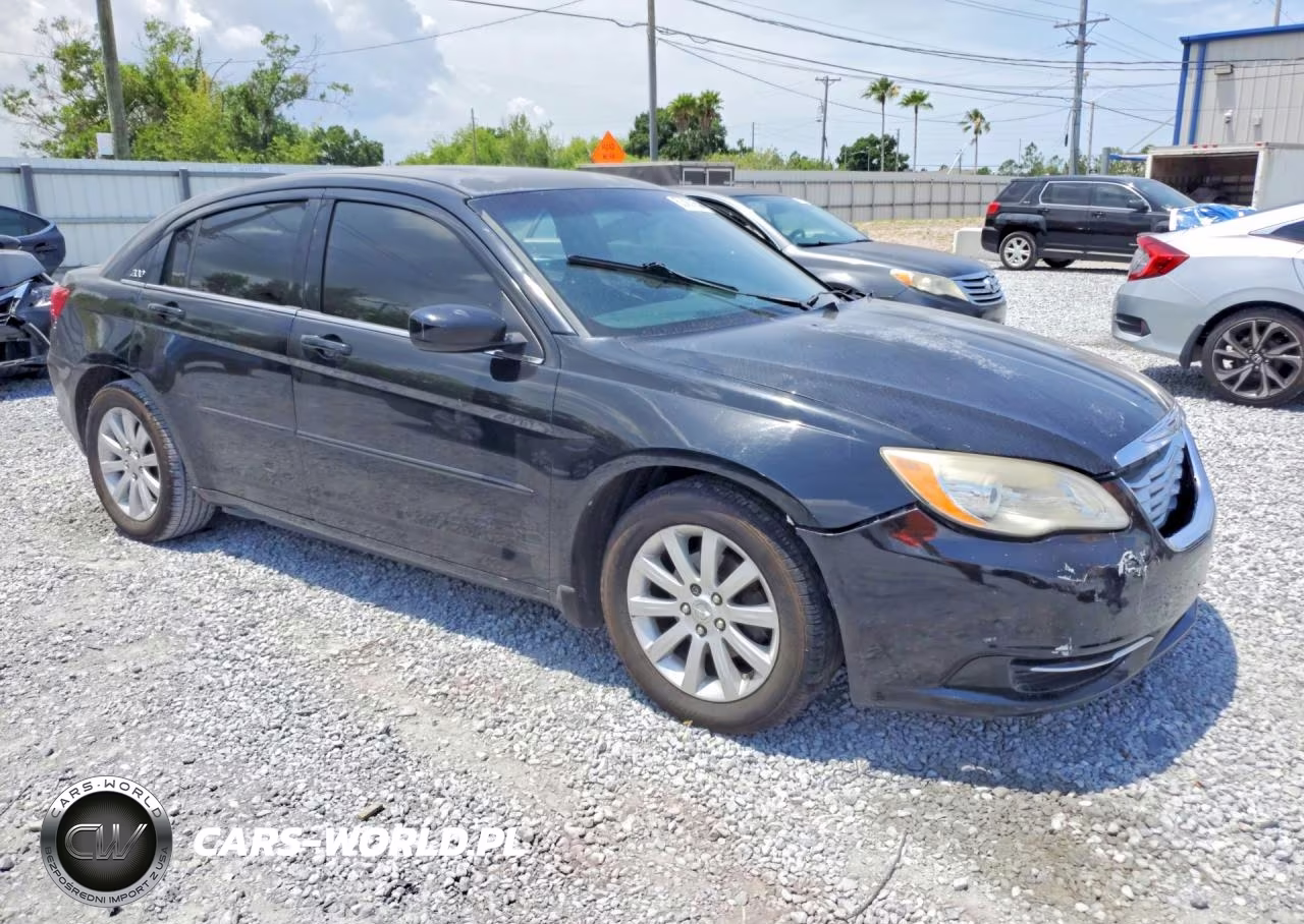 2013 Chrysler 200 Touring VIN:1C3CCBBB8DN713823 - 4