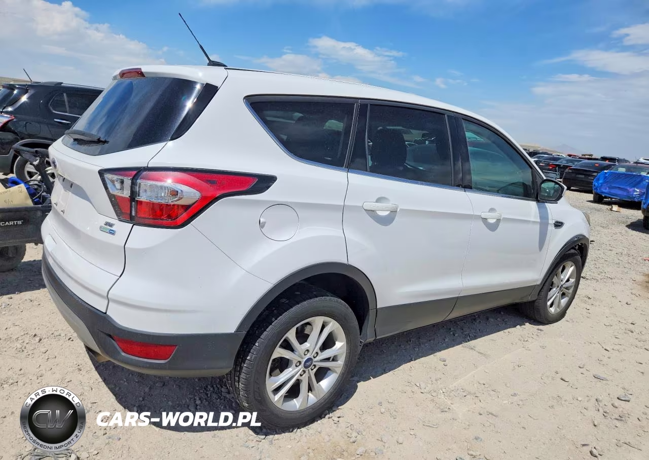 2017 Ford Escape Se VIN:1FMCU9GD8HUB61890 - 3