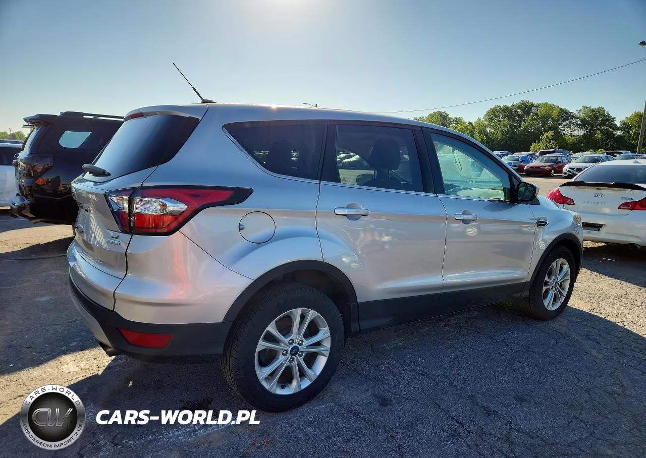 2017 Ford Escape Se VIN:1FMCU0GDXHUA92373 - 3