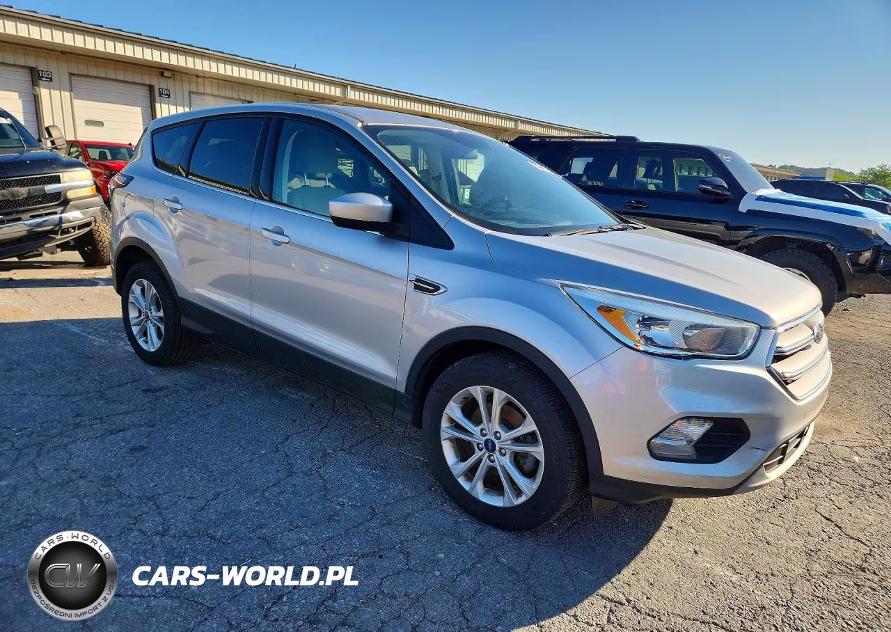 2017 Ford Escape Se VIN:1FMCU0GDXHUA92373 - 4