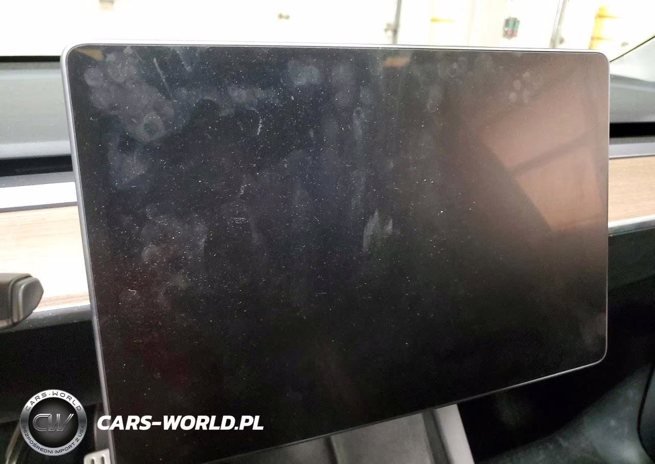 2023 Tesla Model Y VIN:7SAYGDEF5PF668104 - 9