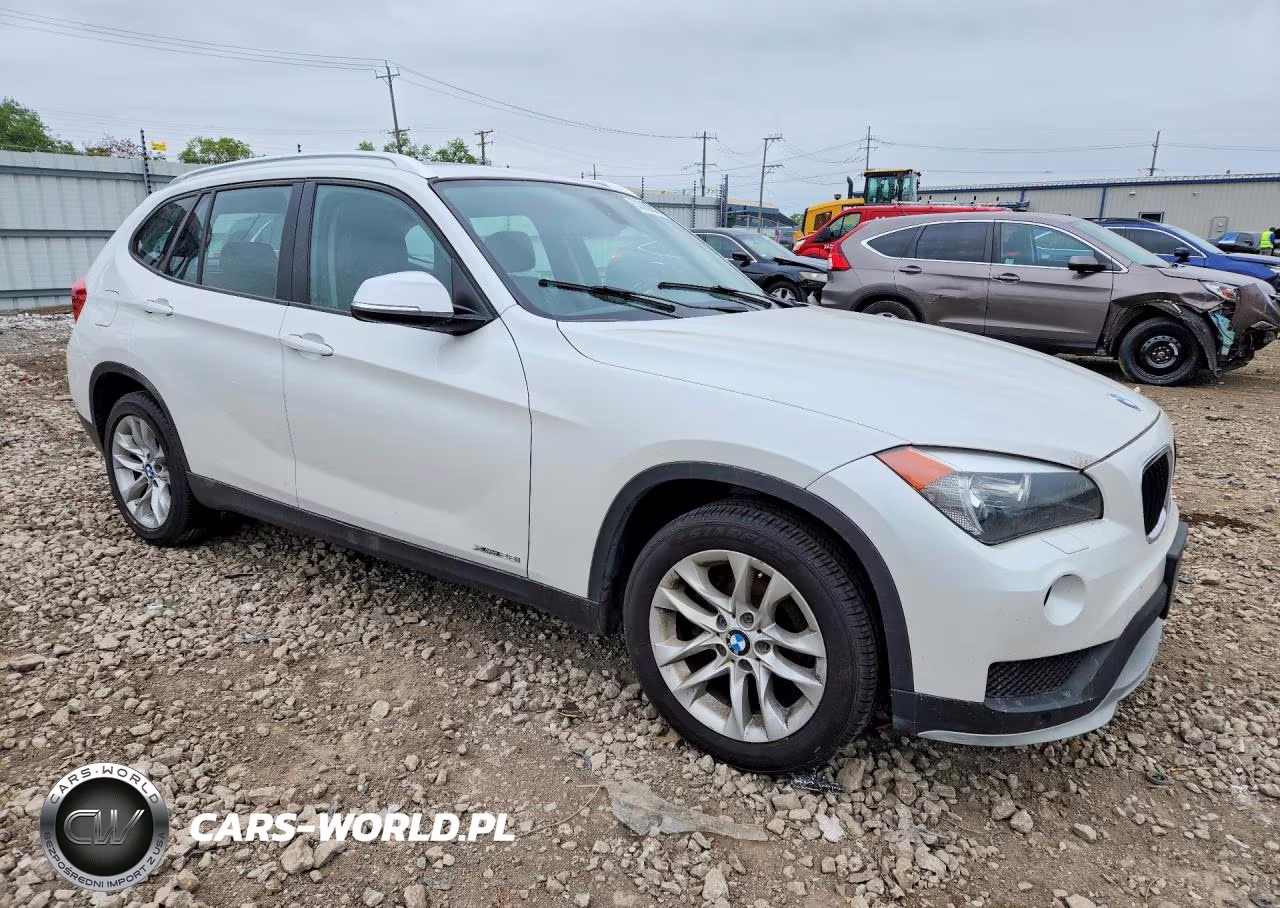 2015 BMW X1 VIN:WBAVL1C59FVY31810 - 4