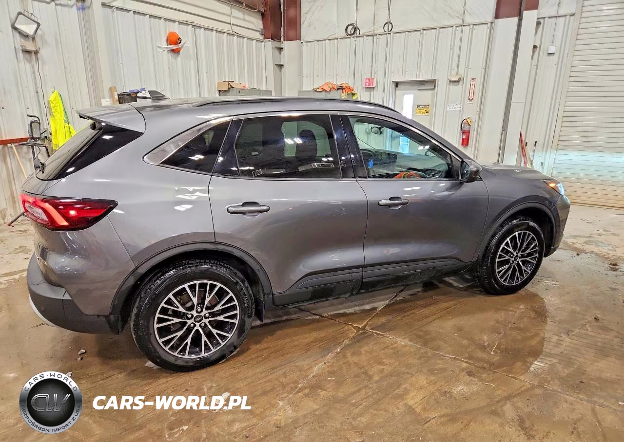 2023 Ford Escape VIN:1FMCU0E10PUA67702 - 3