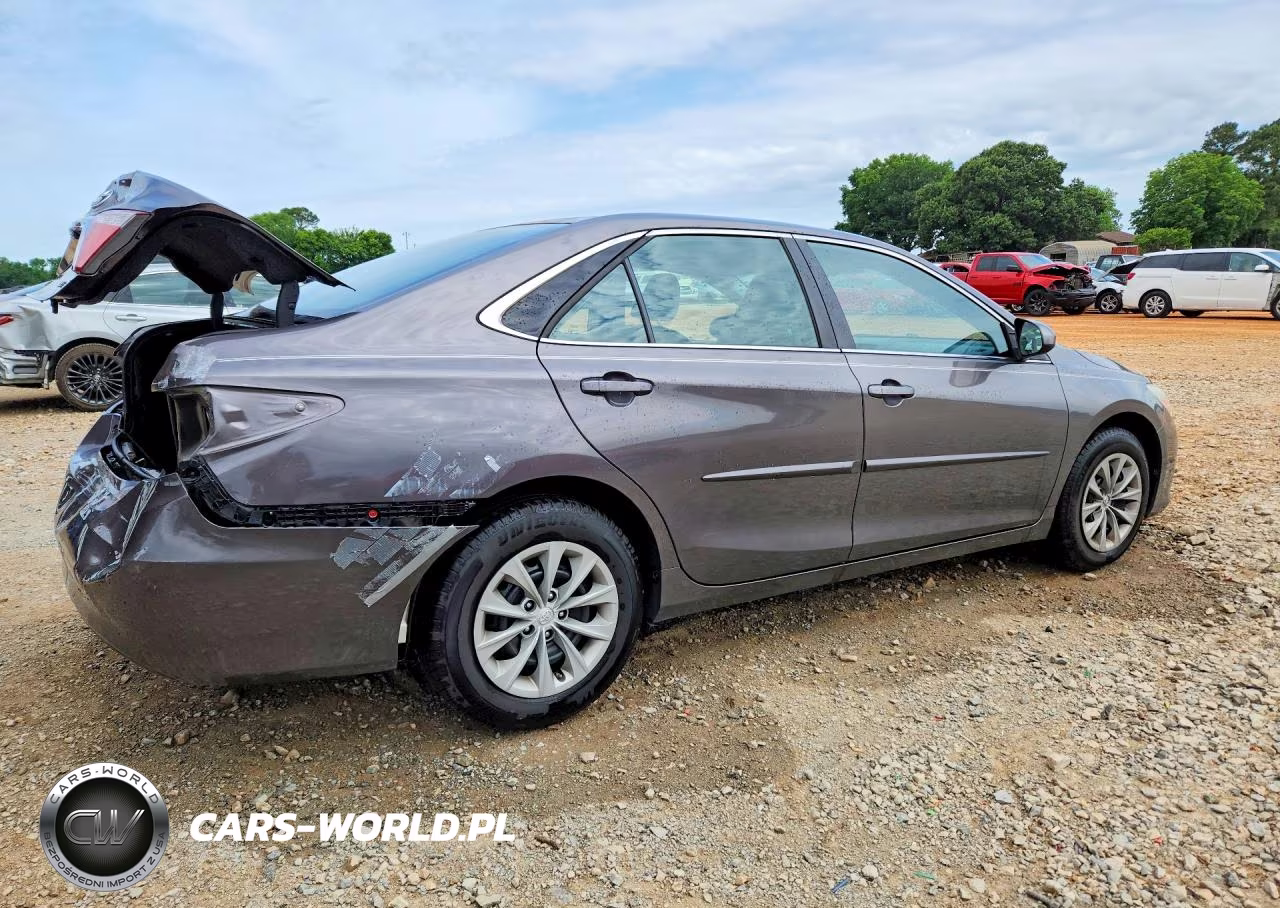 2017 Toyota Camry Le VIN:4T1BF1FK0HU394895 - 3