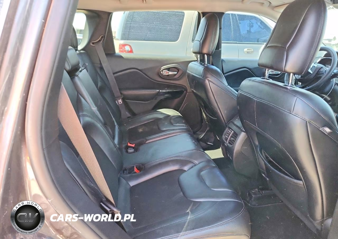 2021 Jeep Cherokee Latitude Plus VIN:1C4PJMLB3MD220246 - 11