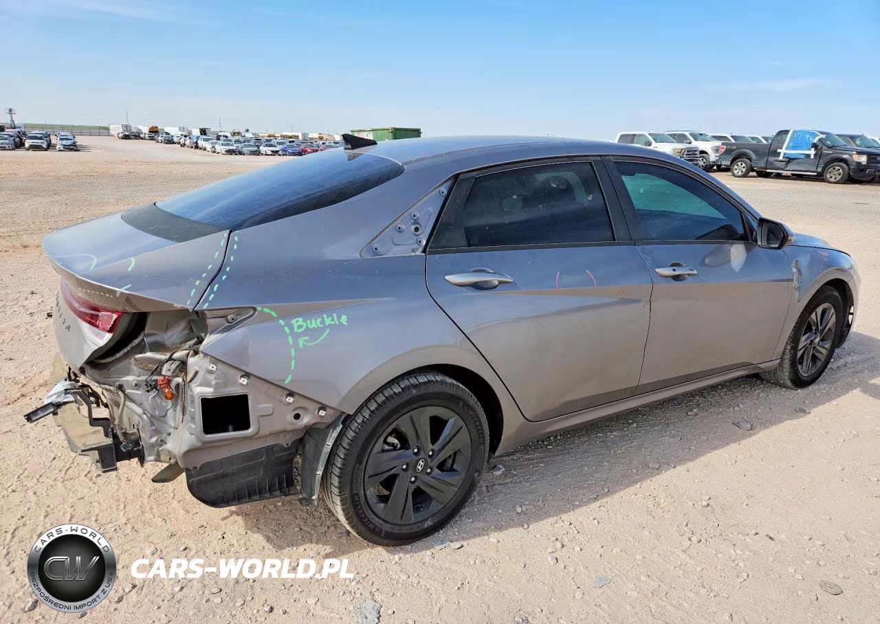 2022 Hyundai Elantra Sel VIN:KMHLM4AGXNU254072 - 3
