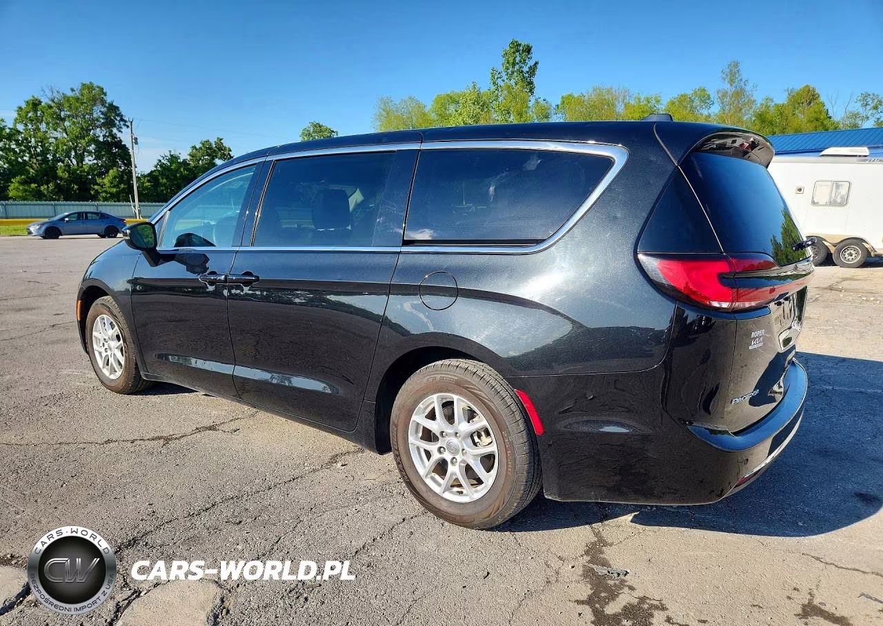 2023 Chrysler Pacifica Touring L VIN:2C4RC1BG1PR587033 - 2