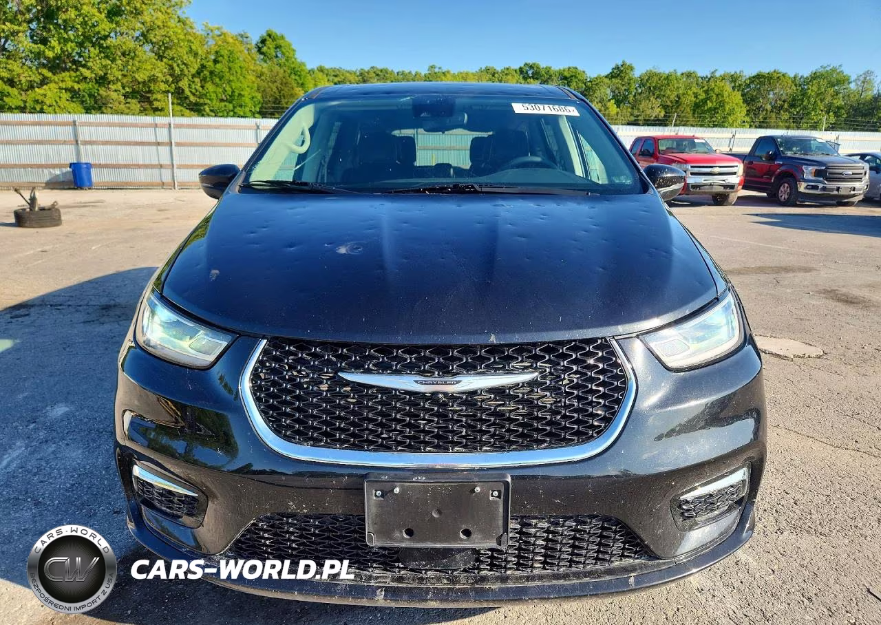 2023 Chrysler Pacifica Touring L VIN:2C4RC1BG1PR587033 - 5