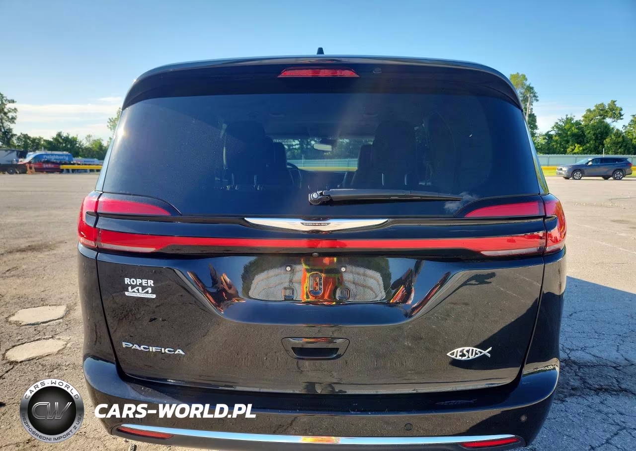 2023 Chrysler Pacifica Touring L VIN:2C4RC1BG1PR587033 - 6