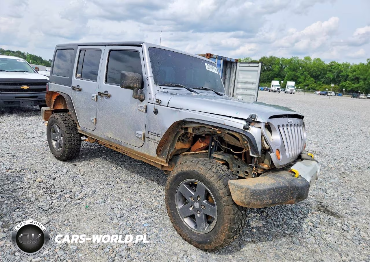 2013 Jeep Wrangler Unlimited Sport VIN:1C4BJWDGXDL671227 - 4