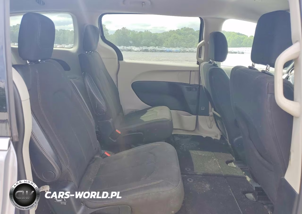 2017 Chrysler Pacifica Touring VIN:2C4RC1DGXHR695133 - 11