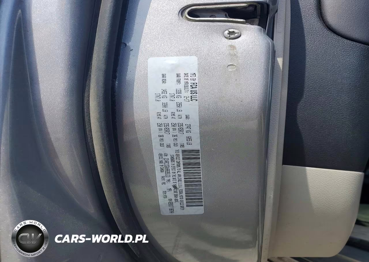 2017 Chrysler Pacifica Touring VIN:2C4RC1DGXHR695133 - 13