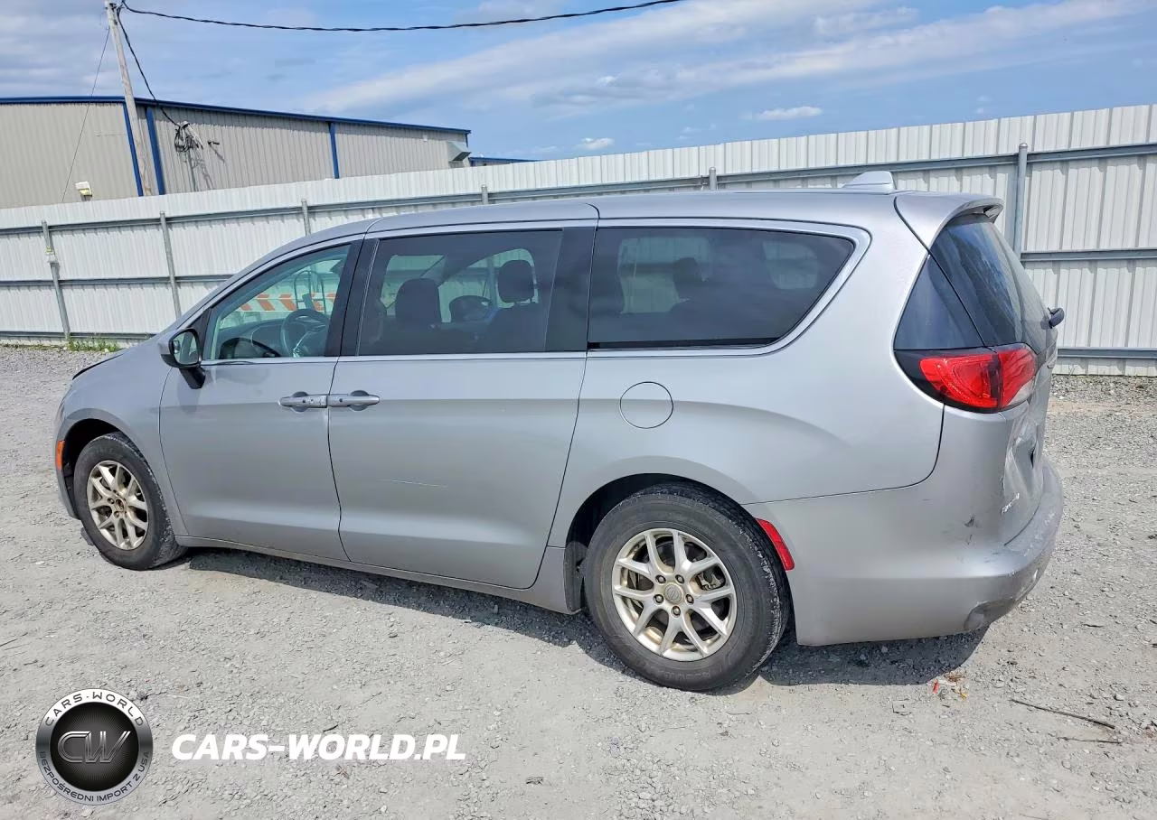 2017 Chrysler Pacifica Touring VIN:2C4RC1DGXHR695133 - 2
