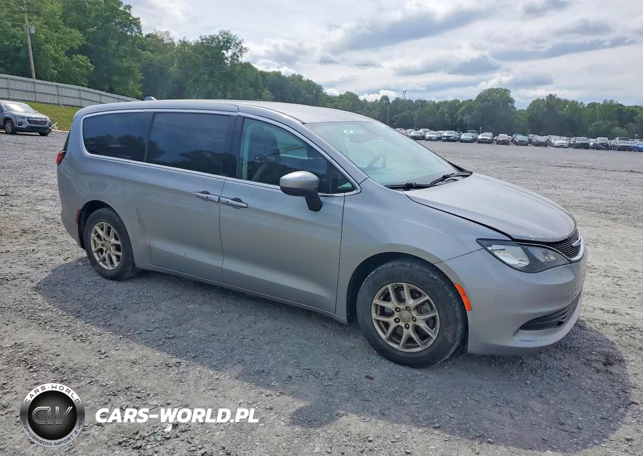 2017 Chrysler Pacifica Touring VIN:2C4RC1DGXHR695133 - 4