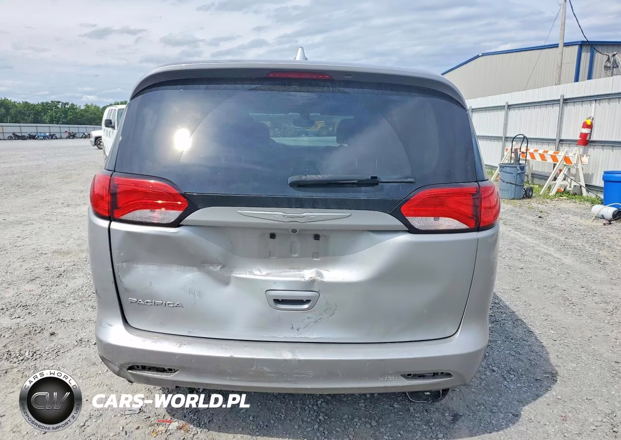 2017 Chrysler Pacifica Touring VIN:2C4RC1DGXHR695133 - 6