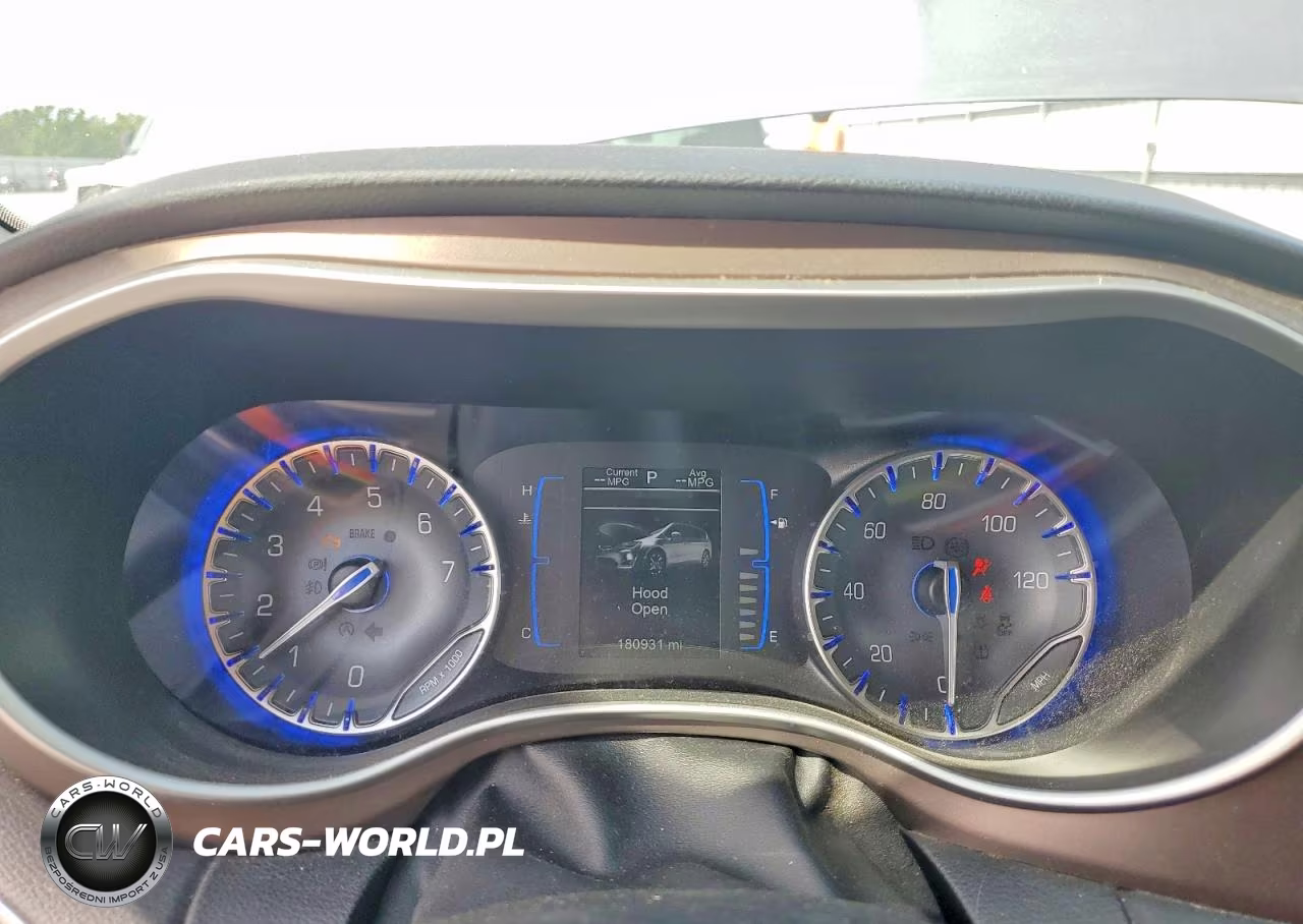 2017 Chrysler Pacifica Touring VIN:2C4RC1DGXHR695133 - 9