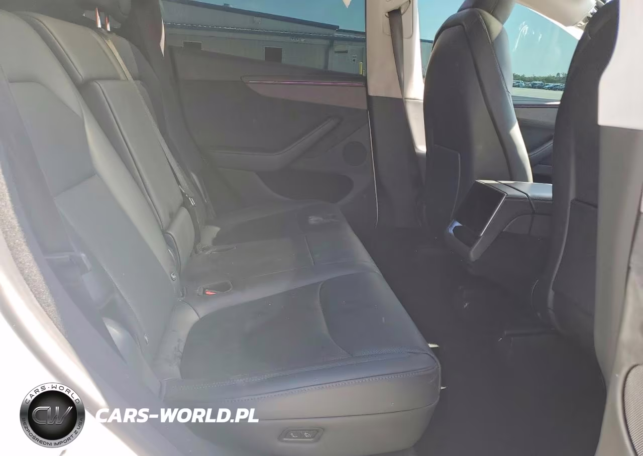 2026 Tesla Model Y VIN:7SAYGDEE6TA461090 - 10