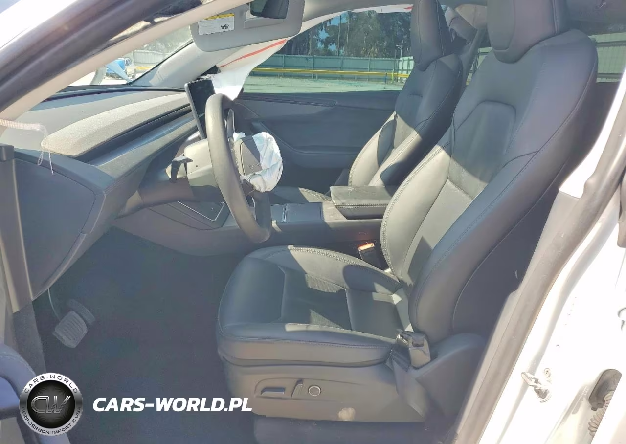 2026 Tesla Model Y VIN:7SAYGDEE6TA461090 - 7