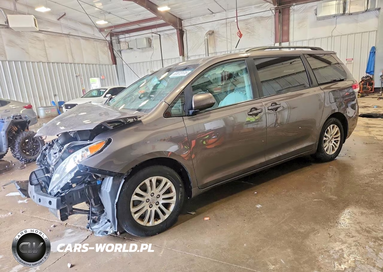 2013 Toyota Sienna Xle 8-Passenger