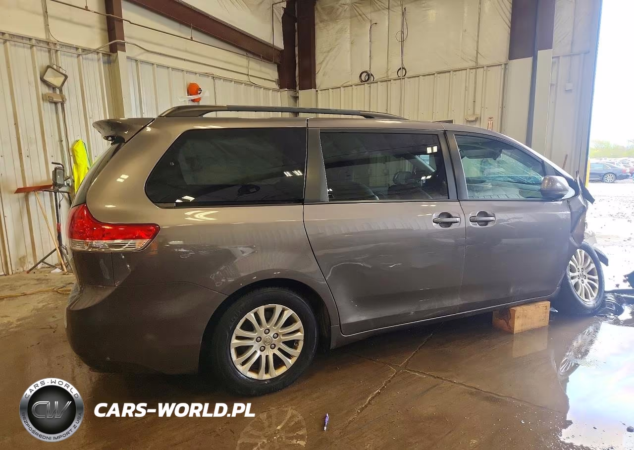 2013 Toyota Sienna Xle 8-Passenger VIN:5TDYK3DC3DS401922 - 3