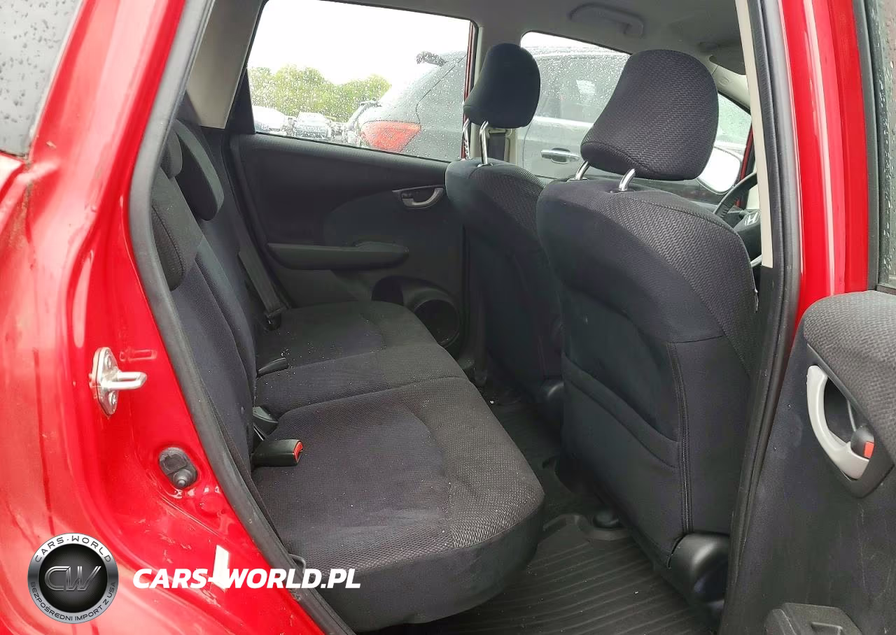 2013 Honda Fit Sport VIN:JHMGE8H59DC031748 - 10