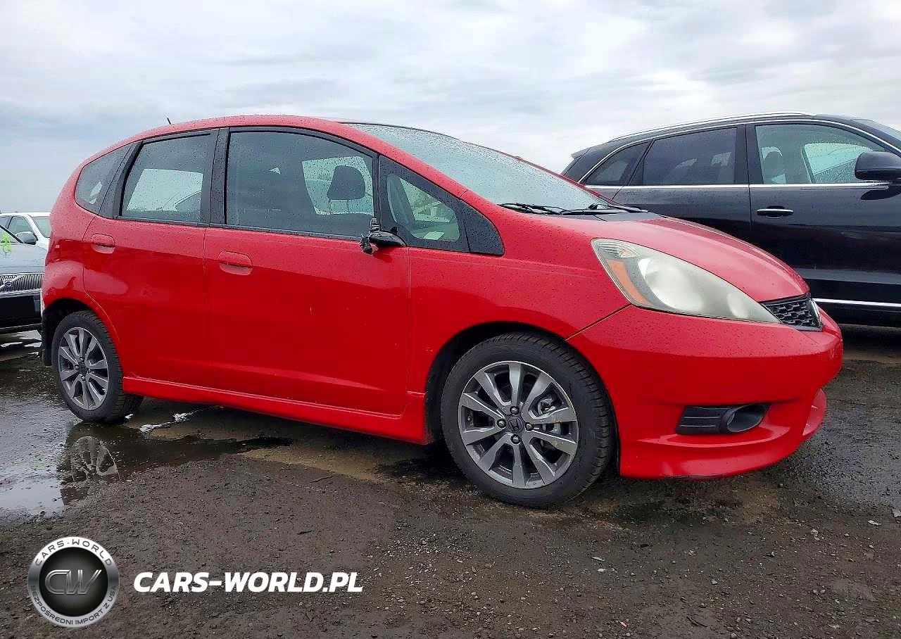 2013 Honda Fit Sport VIN:JHMGE8H59DC031748 - 4