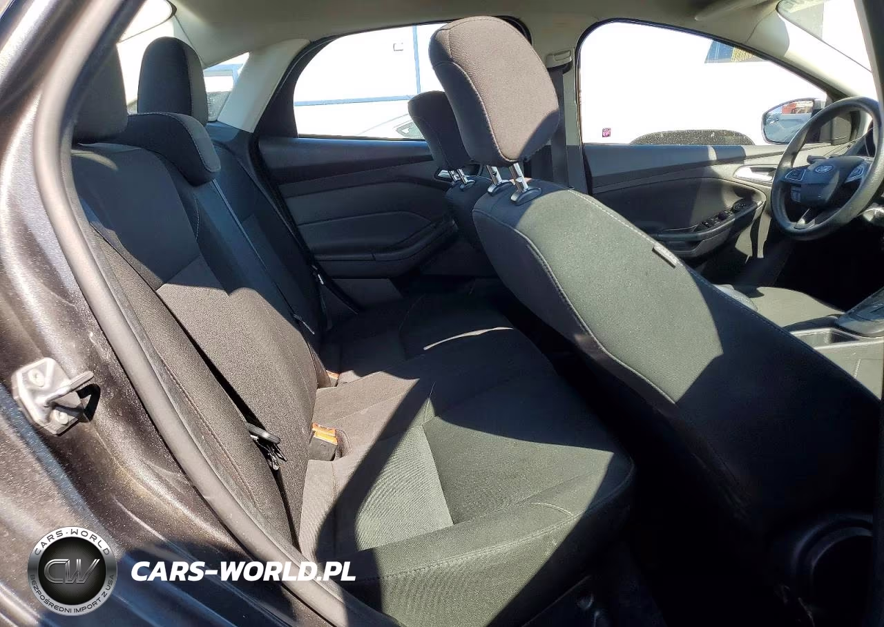 2018 Ford Focus Se VIN:1FADP3FE4JL241177 - 10
