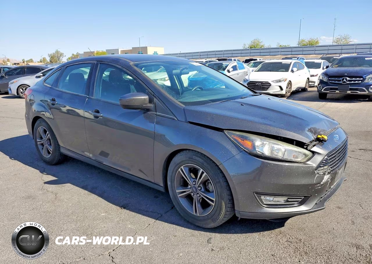 2018 Ford Focus Se VIN:1FADP3FE4JL241177 - 4