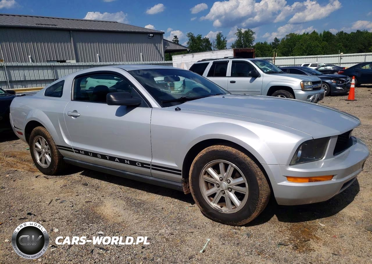 2007 Ford Mustang VIN:1ZVFT80N475288076 - 4