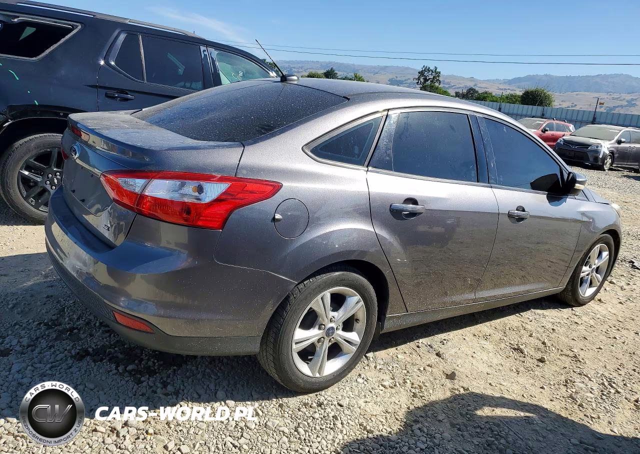 2014 Ford Focus Se VIN:1FADP3F25EL225436 - 3