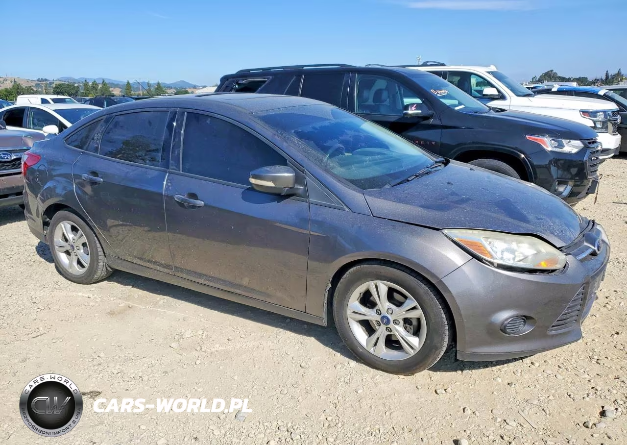 2014 Ford Focus Se VIN:1FADP3F25EL225436 - 4