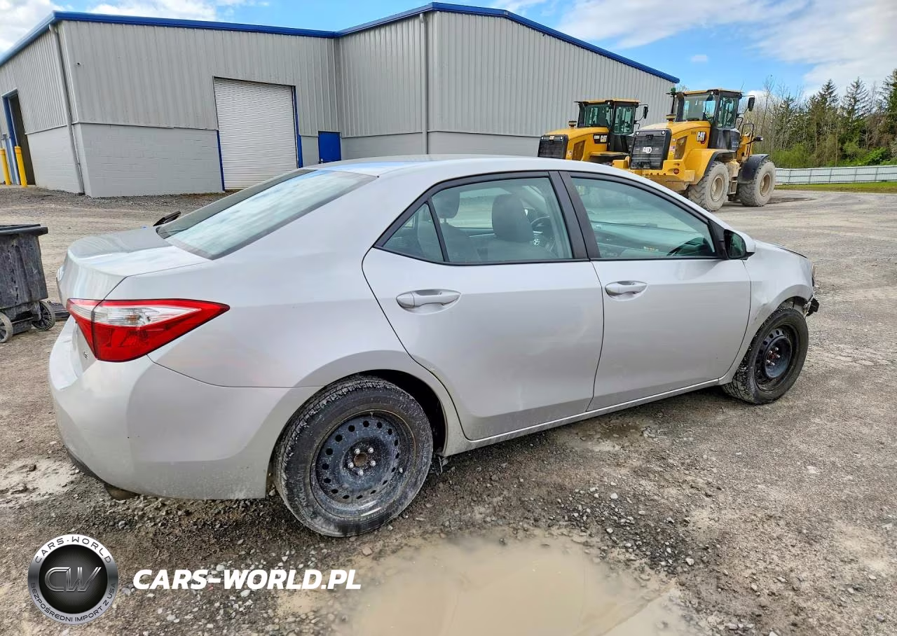 2016 Toyota Corolla Le VIN:2T1BURHE9GC675668 - 3