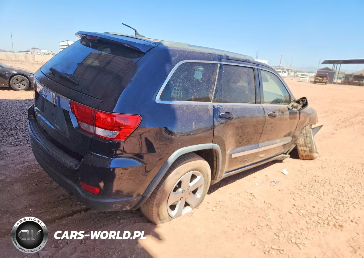 2011 Jeep Grand Cherokee Laredo VIN:1J4RS4GG4BC704256 - 3