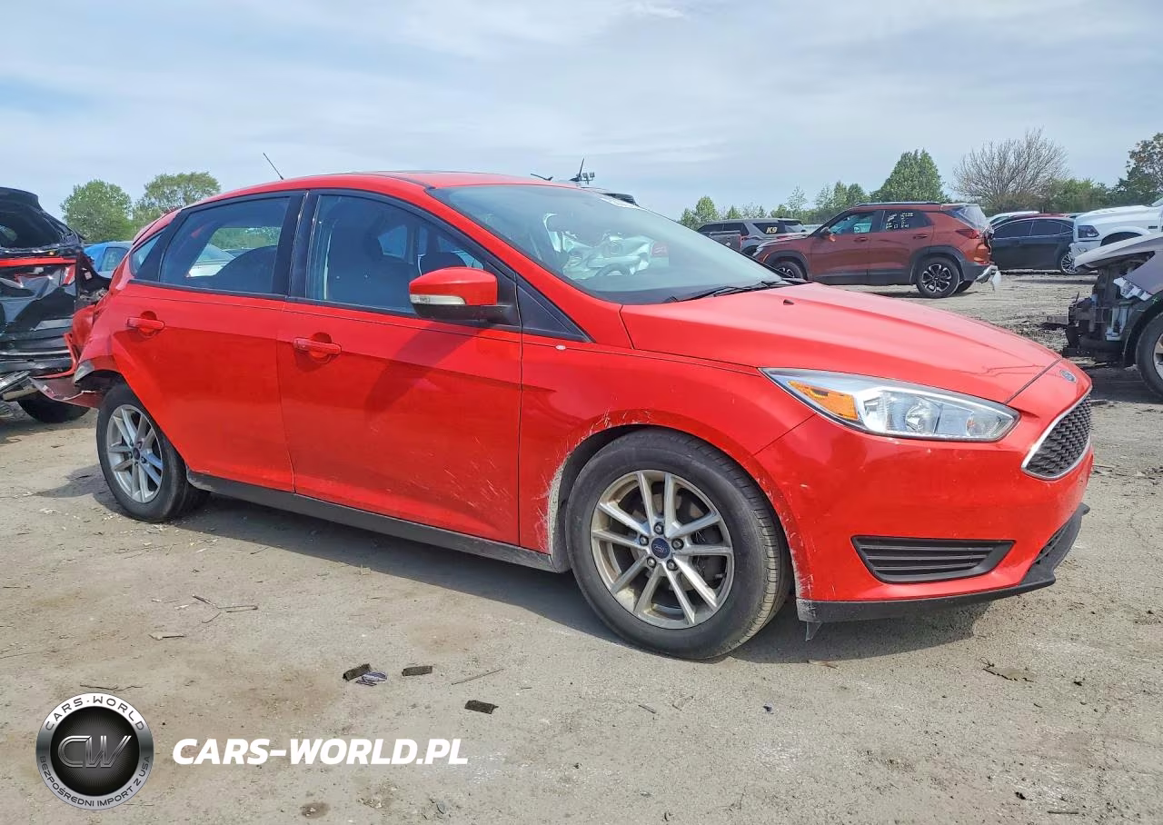 2016 Ford Focus Se VIN:1FADP3K24GL242849 - 4