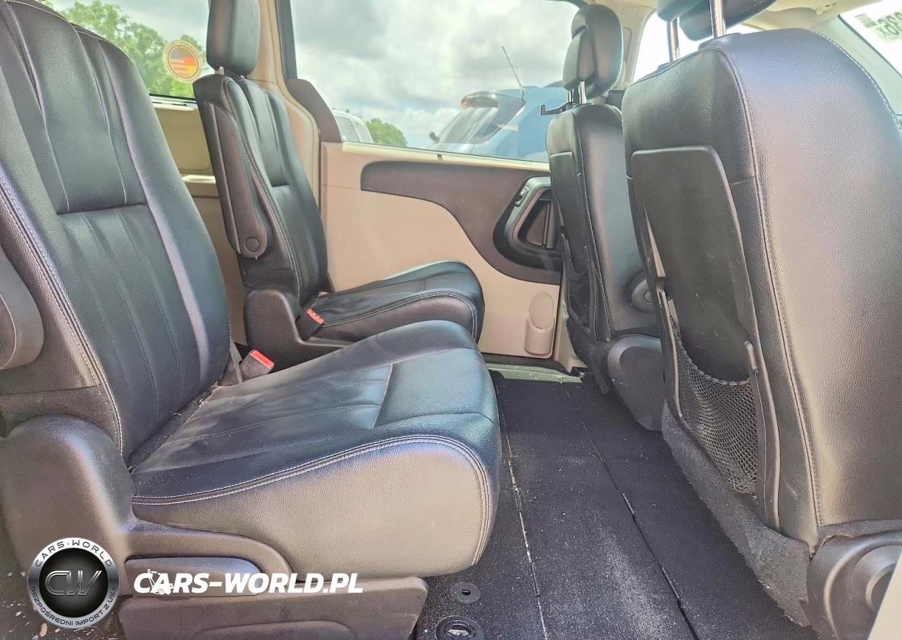 2016 Chrysler Town & Country Touring VIN:2C4RC1BG6GR191003 - 11