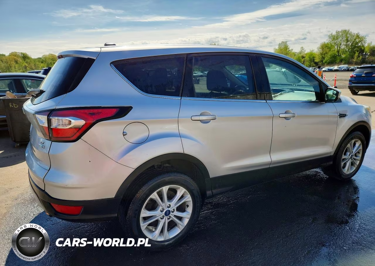 2017 Ford Escape Se VIN:1FMCU9GD8HUE18451 - 3