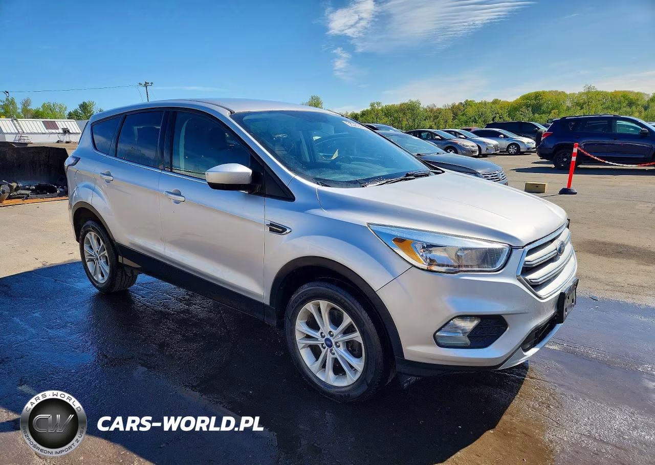 2017 Ford Escape Se VIN:1FMCU9GD8HUE18451 - 4
