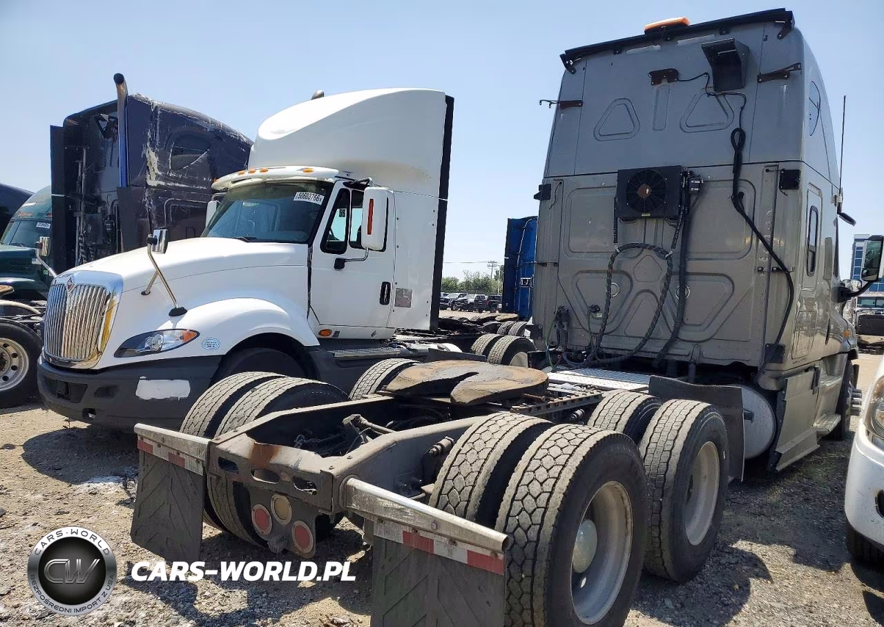 2013 Freightliner Cascadia 125 VIN:3AKJGLDR6DSFG2138 - 4