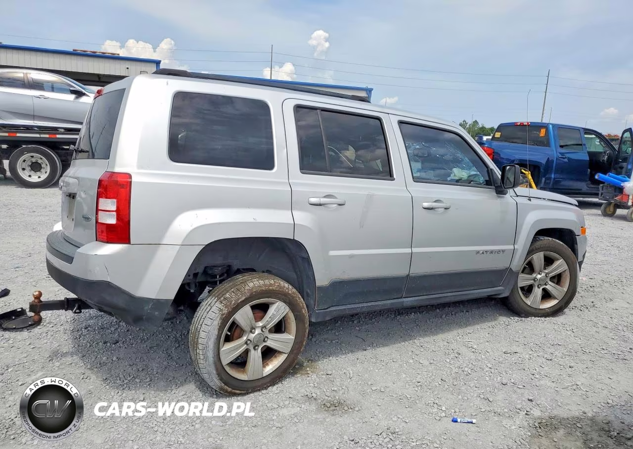 2012 Jeep Patriot Latitude VIN:1C4NJPFB0CD566371 - 3