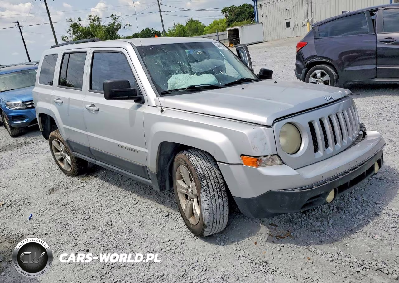 2012 Jeep Patriot Latitude VIN:1C4NJPFB0CD566371 - 4
