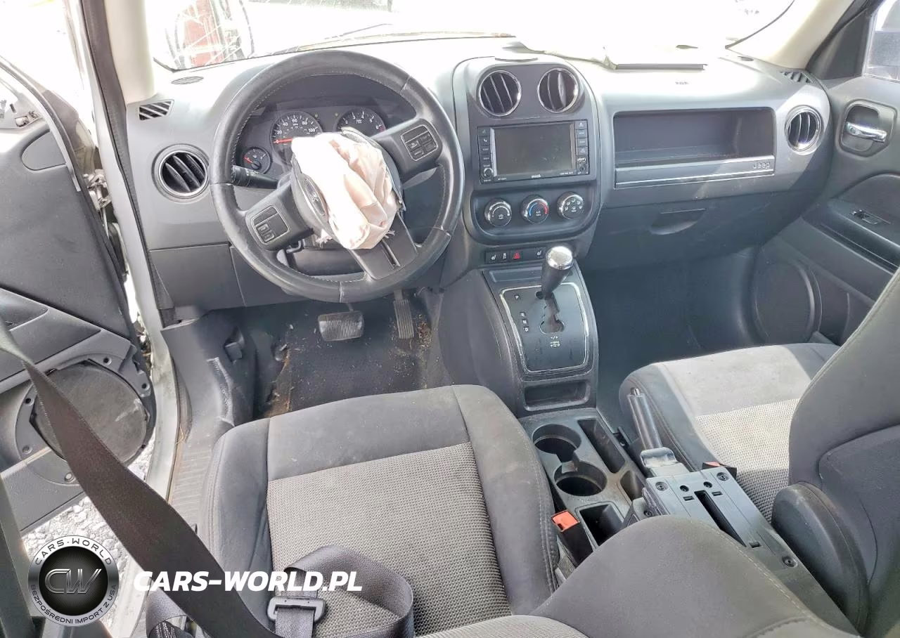 2012 Jeep Patriot Latitude VIN:1C4NJPFB0CD566371 - 8