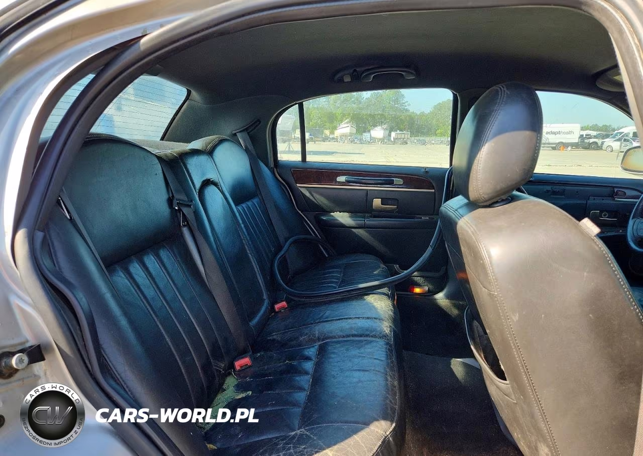 2006 Lincoln Town Car Signature VIN:1LNHM81V36Y624395 - 10