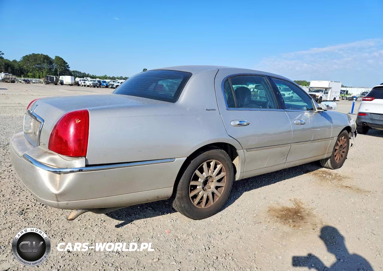 2006 Lincoln Town Car Signature VIN:1LNHM81V36Y624395 - 3