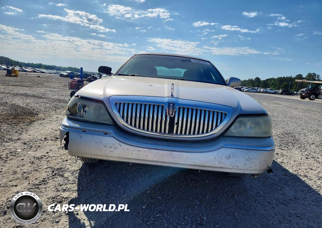 2006 Lincoln Town Car Signature VIN:1LNHM81V36Y624395 - 5