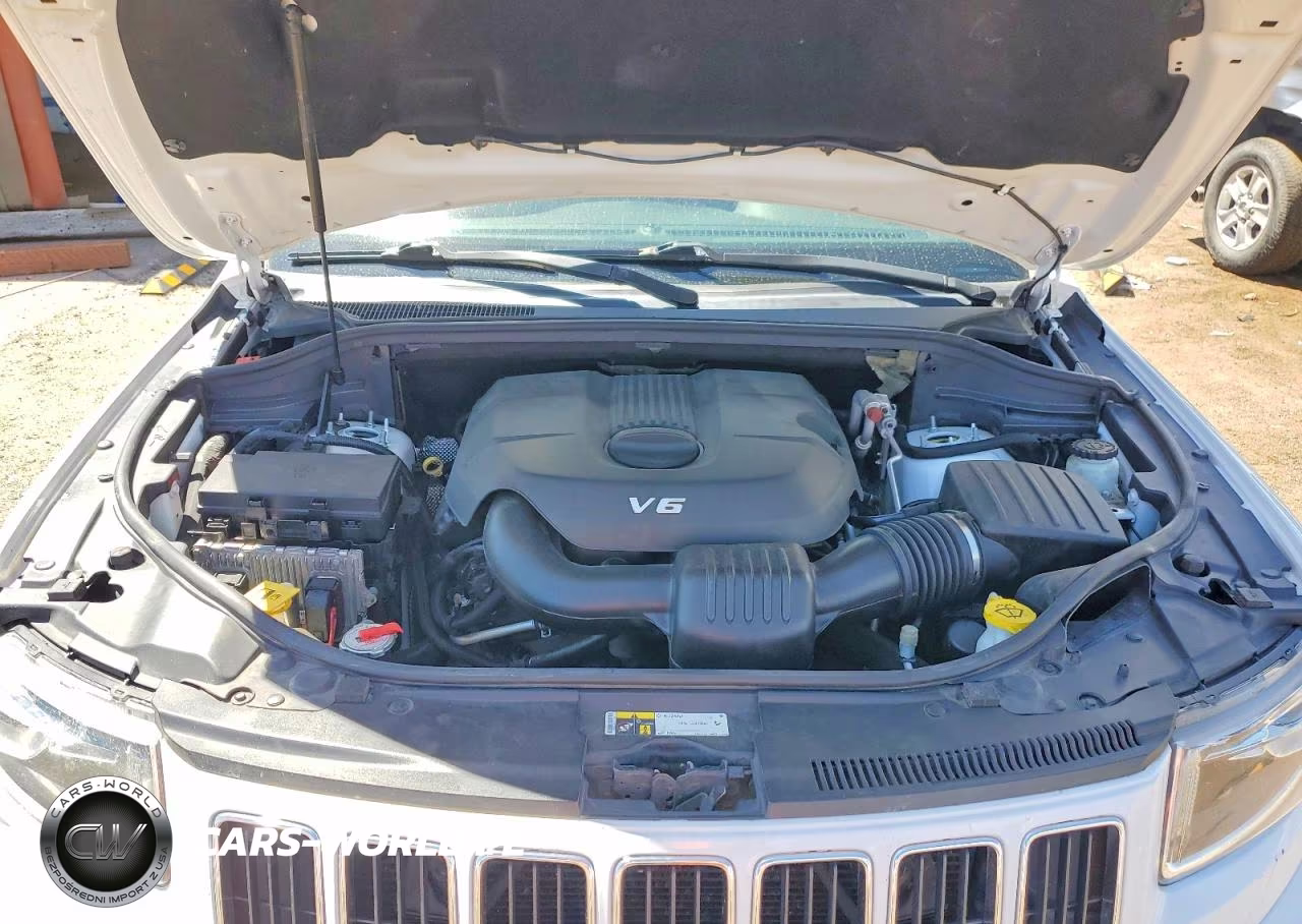 2015 Jeep Grand Cherokee Laredo VIN:1C4RJFAGXFC132533 - 12