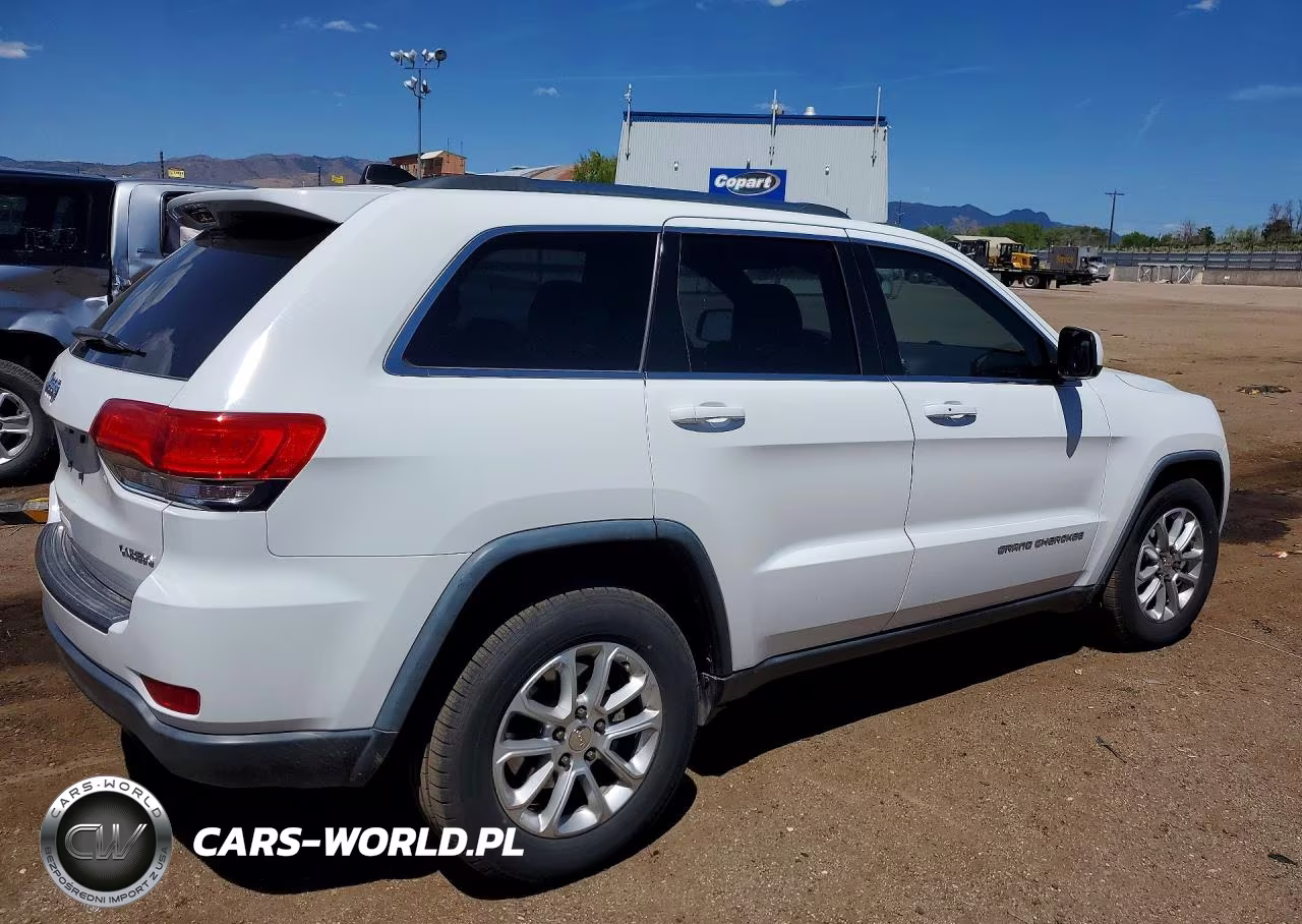 2015 Jeep Grand Cherokee Laredo VIN:1C4RJFAGXFC132533 - 3