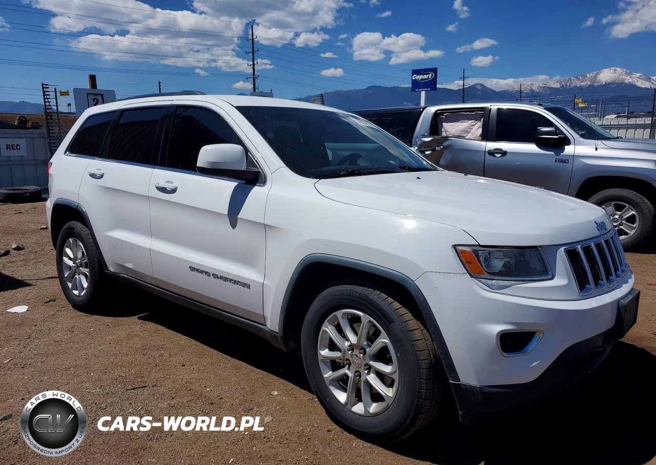 2015 Jeep Grand Cherokee Laredo VIN:1C4RJFAGXFC132533 - 4