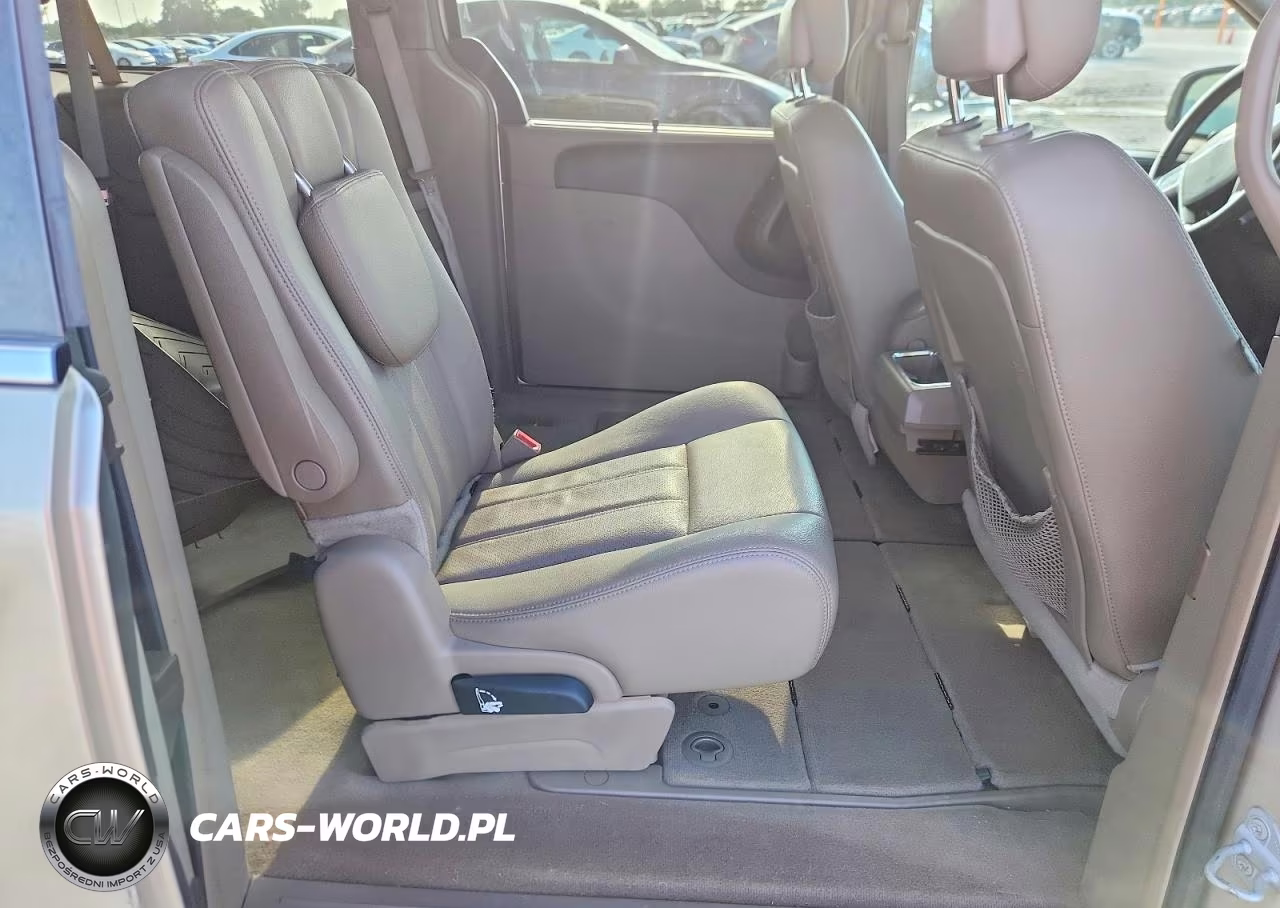 2016 Chrysler Town & Country Touring L VIN:2C4RC1CG1GR283506 - 10