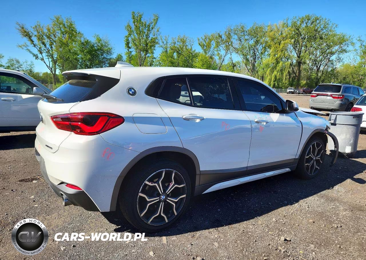 2018 BMW X2 xDrive28I VIN:WBXYJ5C38JEF79915 - 3